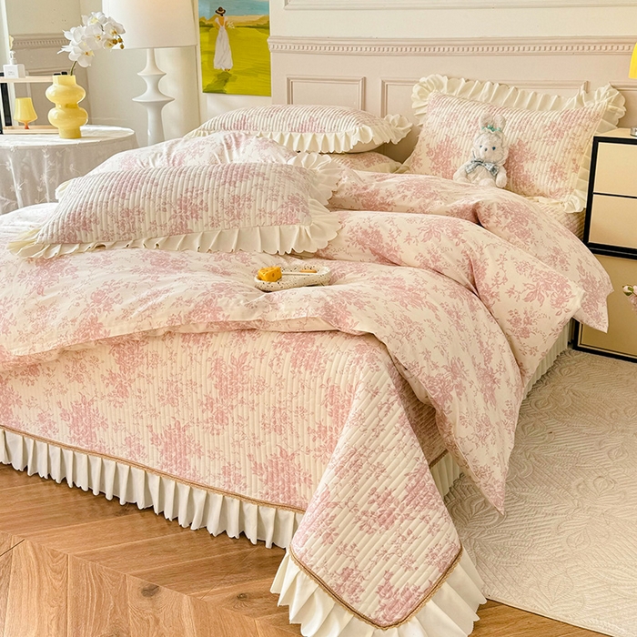 91家纺网 家纺一手货源 找家纺 美达家纺 2025新款全棉半夹棉花边床盖四件套 藤蔓花影