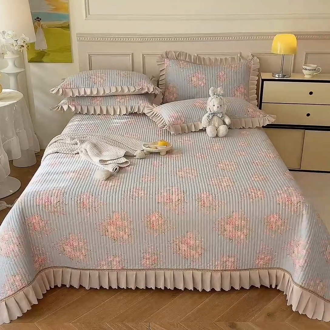 91家纺网 家纺一手货源 找家纺 美达家纺 2025新款全棉夹棉防滑小花边床盖 欧风花影