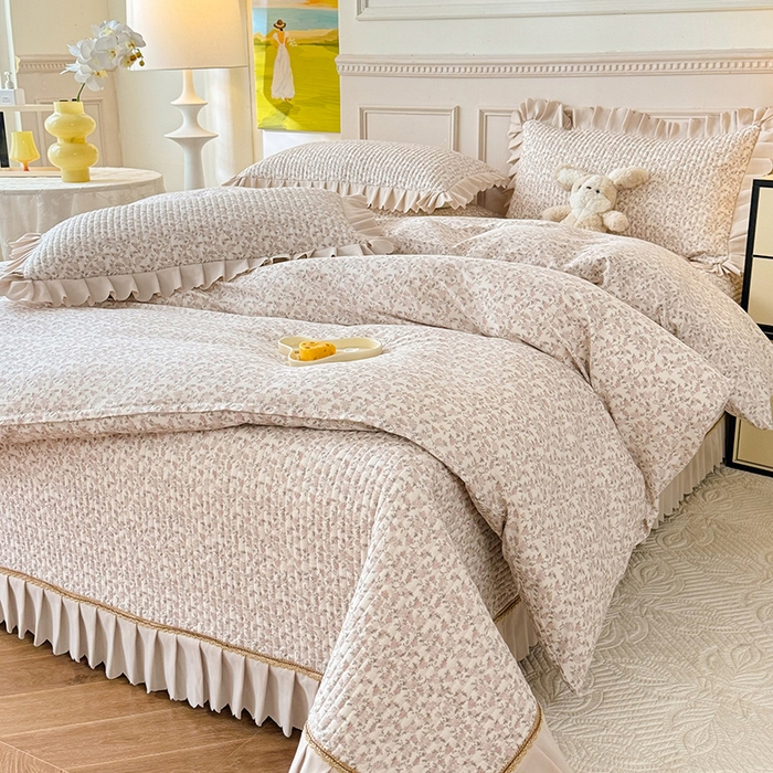 91家纺网 家纺一手货源 找家纺 美达家纺 2025新款全棉半夹棉花边床盖四件套 月光舒曼