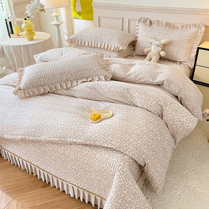 91家纺网 家纺一手货源 找家纺 美达家纺 2025新款全棉半夹棉花边床盖四件套 月光舒曼