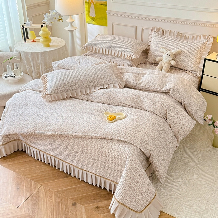 91家纺网 家纺一手货源 找家纺 美达家纺 2025新款全棉半夹棉花边床盖四件套 月光舒曼