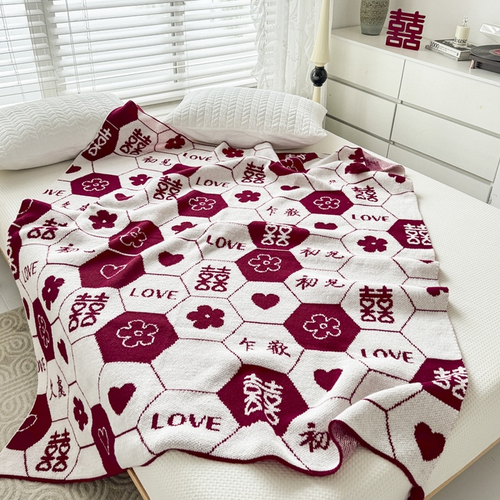 91家纺网 家纺一手货源 找家纺 苏艺针织盖毯 2024新款中式风高端婚礼喜字毛毯 针织喜字-初见红色盖毯