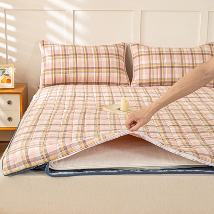 91家纺网 家纺一手货源 找家纺 萌飞 2024新款四季款秋冬两用可拆洗棉花学生床垫子牛奶绒褥子 莫妮卡粉