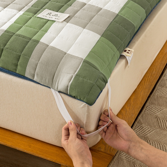 91家纺网 家纺一手货源 找家纺 萌飞 2024新款四季款秋冬两用可拆洗棉花学生床垫子牛奶绒褥子 绿大格