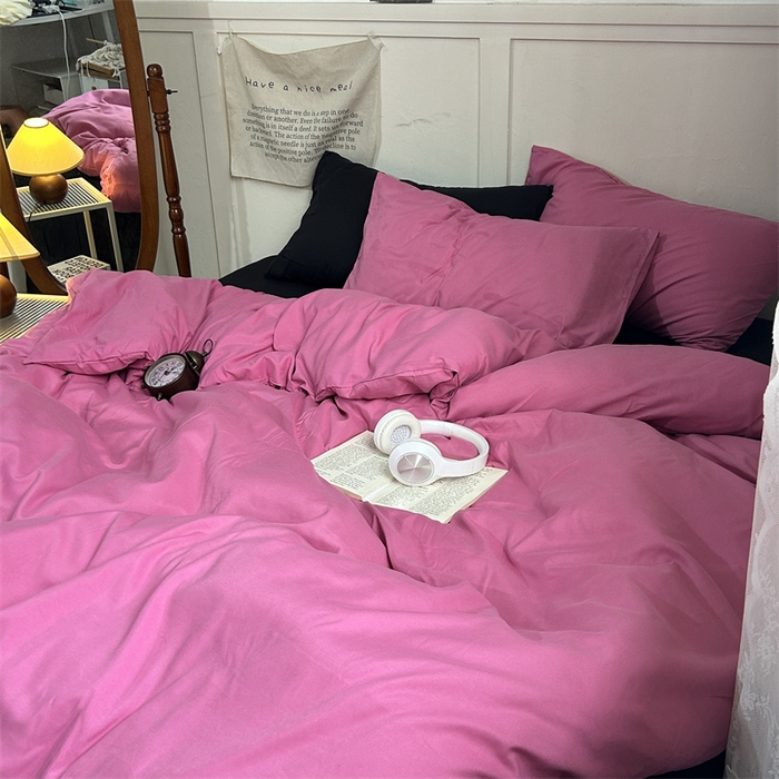 91家纺网 家纺一手货源 找家纺 优迈 2024新款ins风小红书同款纯色双拼水洗棉四件套亲肤加厚磨毛四件套混搭系列-单被套单床单单枕套单床笠 树莓粉黑