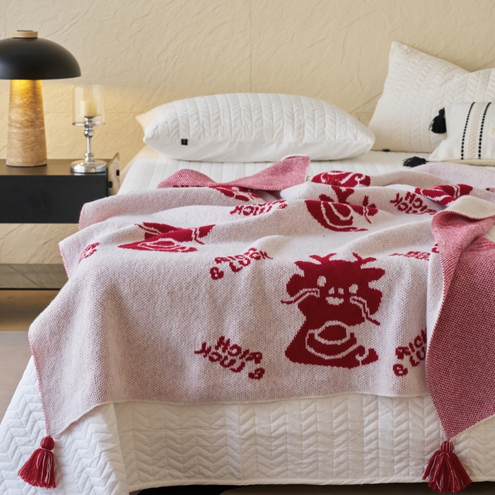 91家纺网 家纺一手货源 找家纺 苏艺针织盖毯 2024新款龙年限定针织亲肤毯龙年大吉盖毯 龙年进宝  (白）