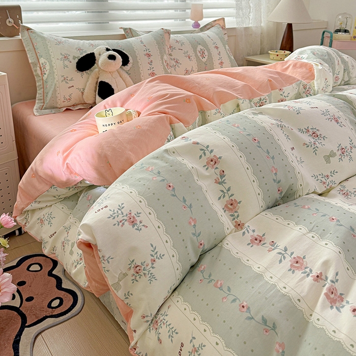 91家纺网 家纺一手货源 找家纺 乐童 2024新款直播爆款13070纯棉印花吊边款一字绣四件套第八波娴静小花