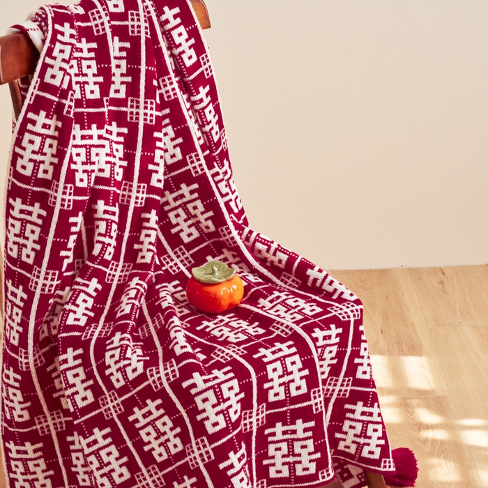 91家纺网 家纺一手货源 找家纺 苏艺针织盖毯 2024新款针织中式风高端婚礼喜字毛毯沙发盖毯 百喜毯（正）