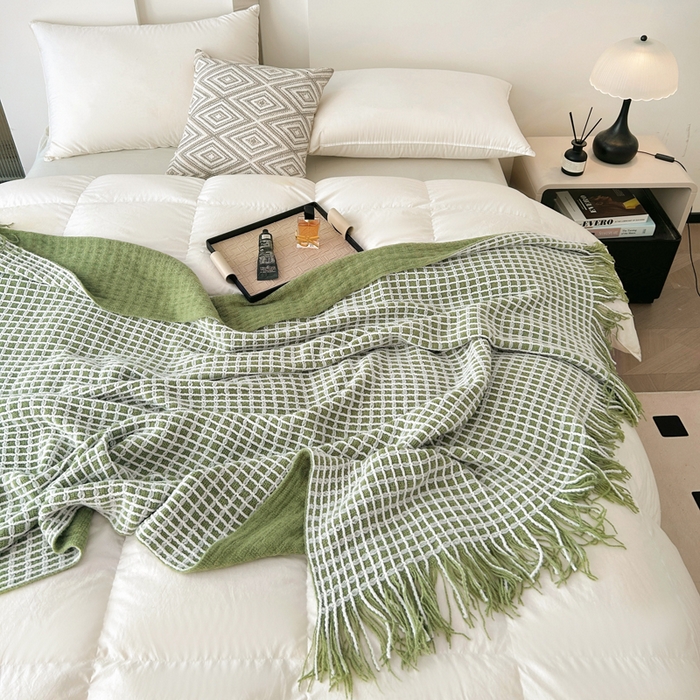 91家纺网 家纺一手货源 找家纺 苏艺针织盖毯 2024新款针织流苏华夫格毛毯 牛油果绿