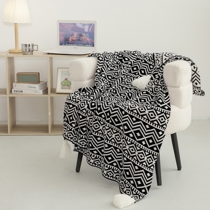 91家纺网 家纺一手货源 找家纺 苏艺针织盖毯 2024新款针织提花全棉盖毯 菱格-黑