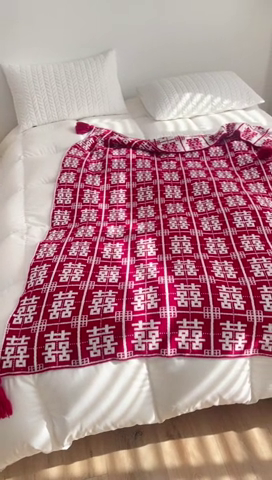 91家纺网 家纺一手货源 找家纺 苏艺针织盖毯 2024新款针织中式风高端婚礼喜字毛毯沙发盖毯 百喜毯（正）