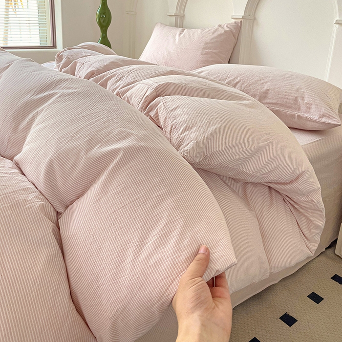 91家纺网 家纺一手货源 找家纺 呗旺鹿 2024新款A类40支全棉色织水洗棉四件套全棉四件套纯棉四件套无印风 魅力条纹粉