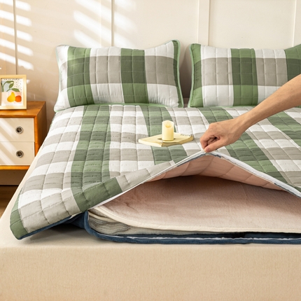 91家纺网 家纺一手货源 找家纺 萌飞 2024新款四季款秋冬两用可拆洗棉花学生床垫子牛奶绒褥子 绿大格