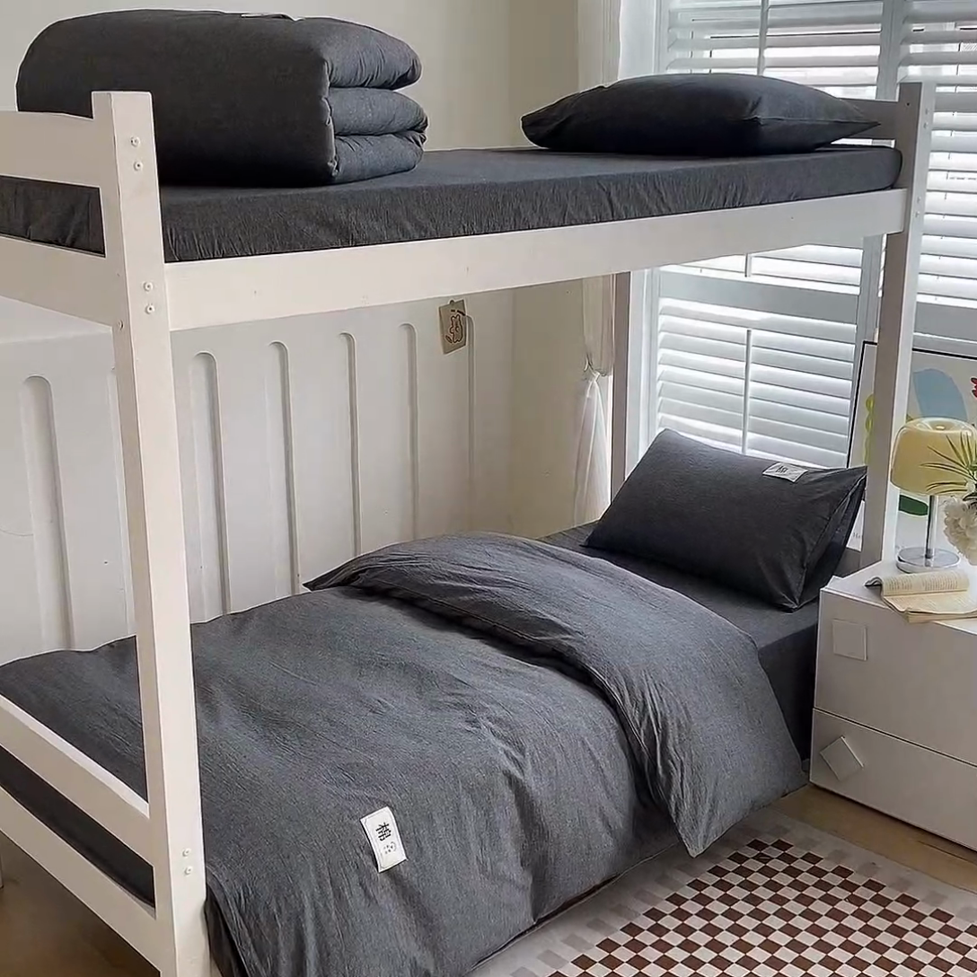 91家纺网 家纺一手货源 找家纺 巧格家纺 2025新款A类全棉色织水洗棉宿舍三件套-床笠款 深灰