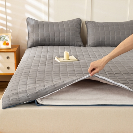 91家纺网 家纺一手货源 找家纺 萌飞 2024新款四季款秋冬两用可拆洗棉花学生床垫子牛奶绒褥子 绅士灰