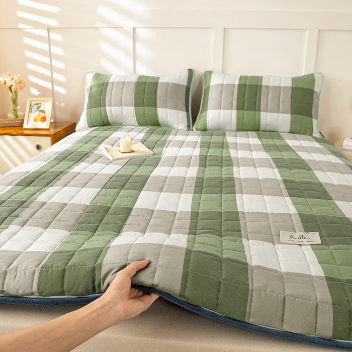91家纺网 家纺一手货源 找家纺 萌飞 2024新款四季款秋冬两用可拆洗棉花学生床垫子牛奶绒褥子 绿大格
