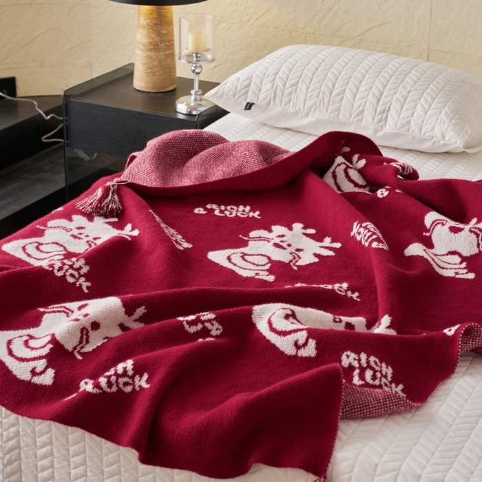 91家纺网 家纺一手货源 找家纺 苏艺针织盖毯 2024新款龙年限定针织亲肤毯龙年大吉盖毯 龙年进宝（红）