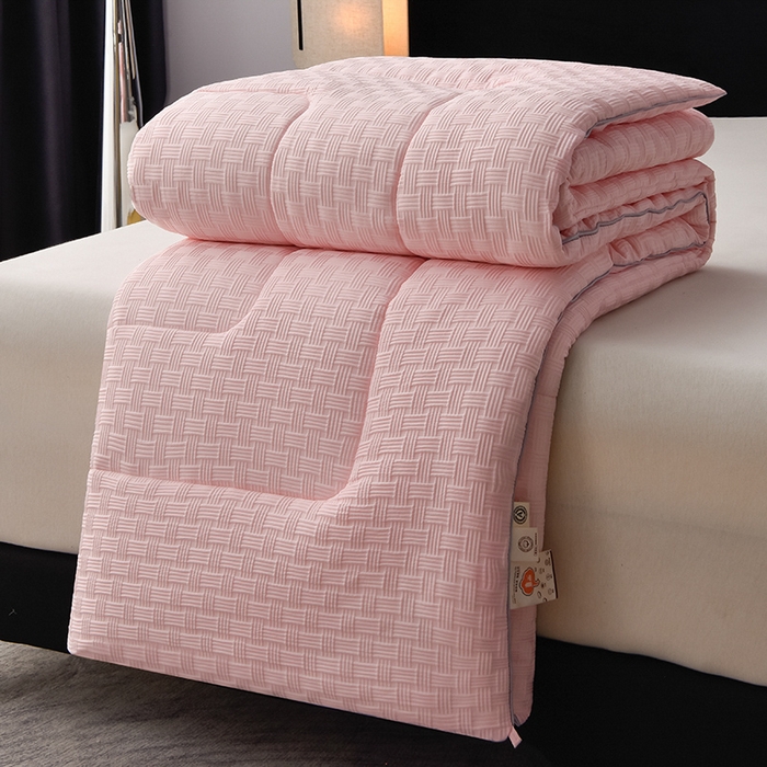 91家纺网 家纺一手货源 找家纺 招财狼家纺 2024新款华夫格羽丝被 高级粉