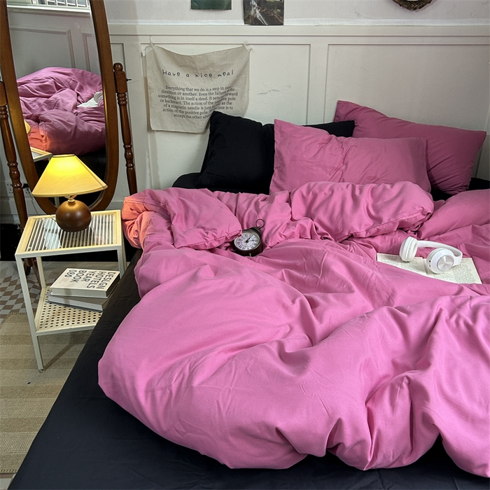 91家纺网 家纺一手货源 找家纺 优迈 2024新款ins风小红书同款纯色双拼水洗棉四件套亲肤加厚磨毛四件套混搭系列-单被套单床单单枕套单床笠 树莓粉黑
