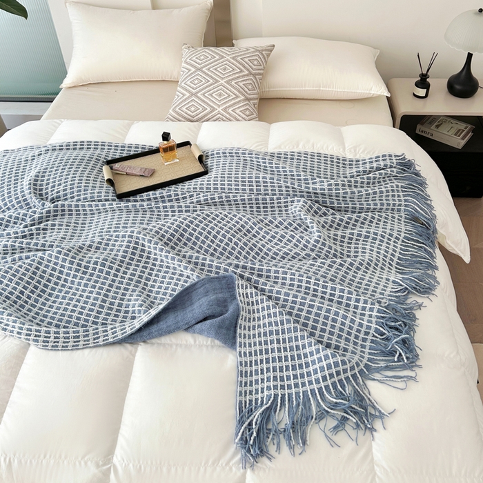 91家纺网 家纺一手货源 找家纺 苏艺针织盖毯 2024新款针织流苏华夫格毛毯 普鲁士蓝