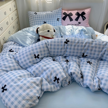 91家纺网 家纺一手货源 找家纺 花伞家居 2024新款奶油系蝴蝶结少女水洗云朵棉四件套 蝴蝶结蓝黑