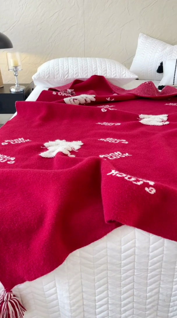 91家纺网 家纺一手货源 找家纺 苏艺针织盖毯 2024龙年限定高克重一体针织毛巾绣亲肤毛毯盖毯 一鹿有你（红）