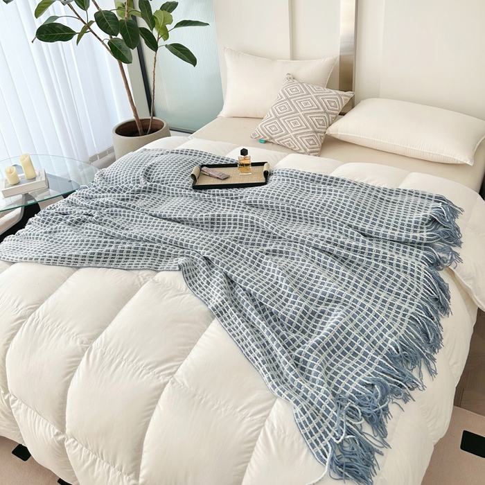 91家纺网 家纺一手货源 找家纺 苏艺针织盖毯 2024新款针织流苏华夫格毛毯 普鲁士蓝