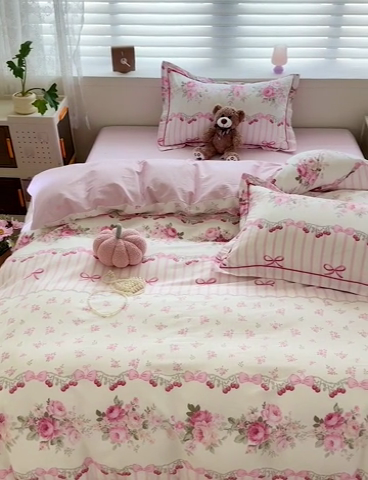 91家纺网 家纺一手货源 找家纺 乐童 2024新款直播爆款13070纯棉印花吊边款一字绣四件套第八波甜蜜蜜