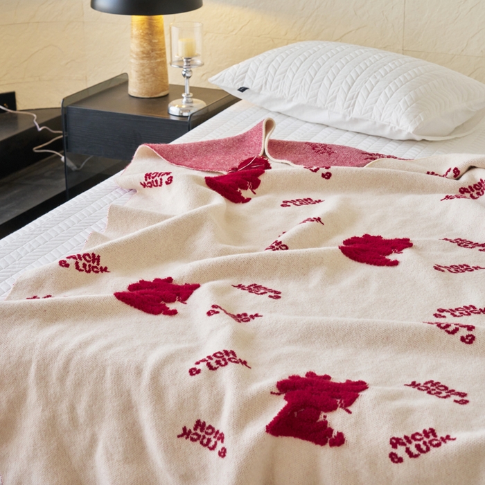 91家纺网 家纺一手货源 找家纺 苏艺针织盖毯 2024龙年限定高克重一体针织毛巾绣亲肤毛毯盖毯 祥龙献瑞（白)