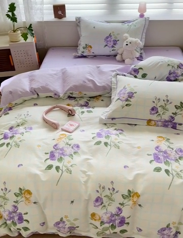 91家纺网 家纺一手货源 找家纺 乐童 2024新款直播爆款13070纯棉印花吊边款一字绣四件套第八波紫萱花