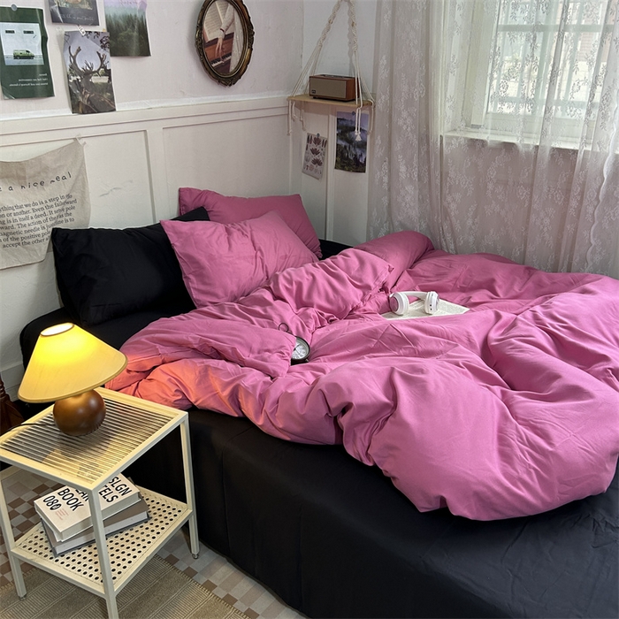 91家纺网 家纺一手货源 找家纺 优迈 2024新款ins风小红书同款纯色双拼水洗棉四件套亲肤加厚磨毛四件套混搭系列-单被套单床单单枕套单床笠 树莓粉黑
