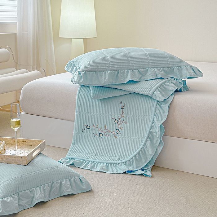 91家纺网 家纺一手货源 找家纺 紫碧螺家纺 2024新款绣花欧式花边床盖（泡泡棉）   浅湖绿