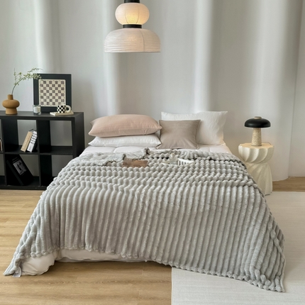 羋多 2024新款跨境仿兔毛绒多功能毛毯高克重魔法绒4公分宽抽条毛毯 玛瑙灰