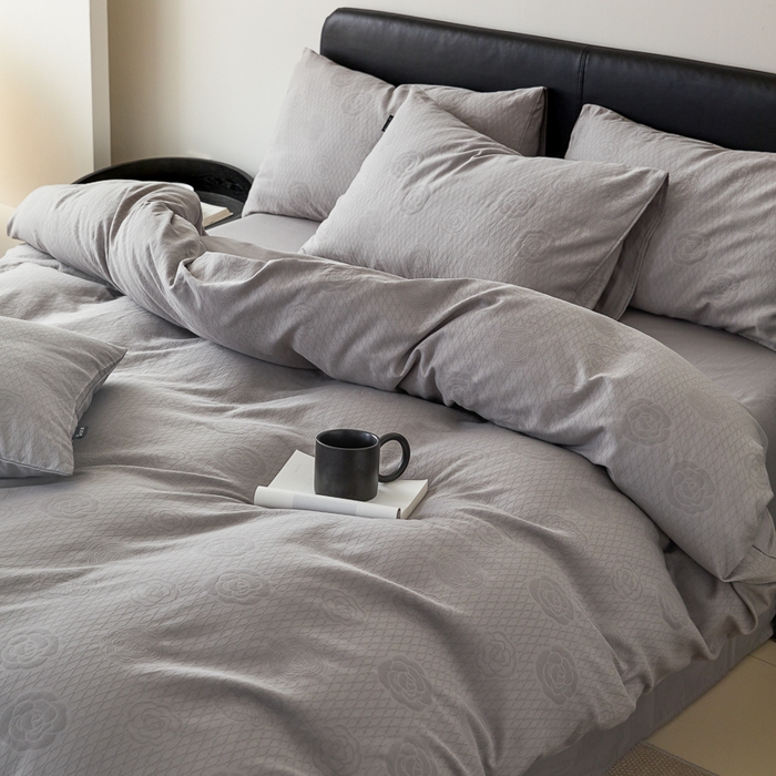 91家纺网 家纺一手货源 找家纺 优彩 2025新款A类全棉提花三层纱四件套 巴洛克初暖灰