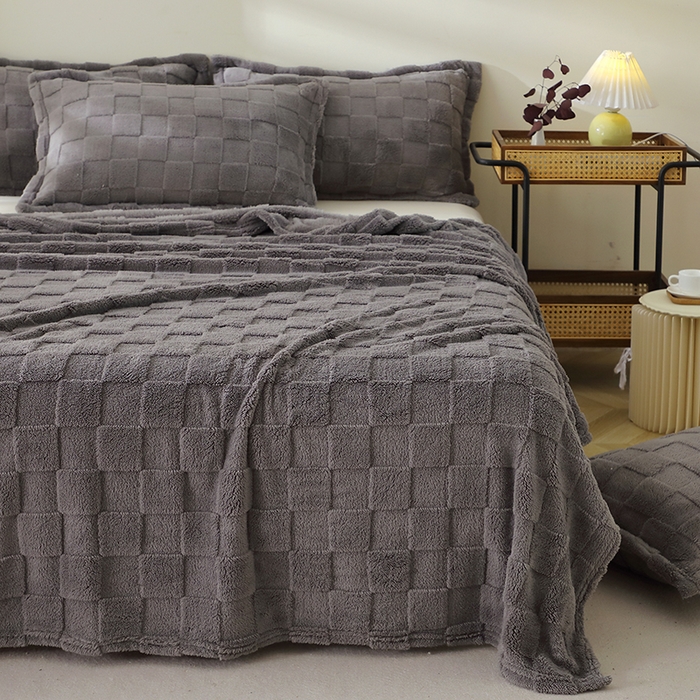 91家纺网 家纺一手货源 找家纺 芸锦豪 2024新款意大利面包格毛毯-卷边款 深灰