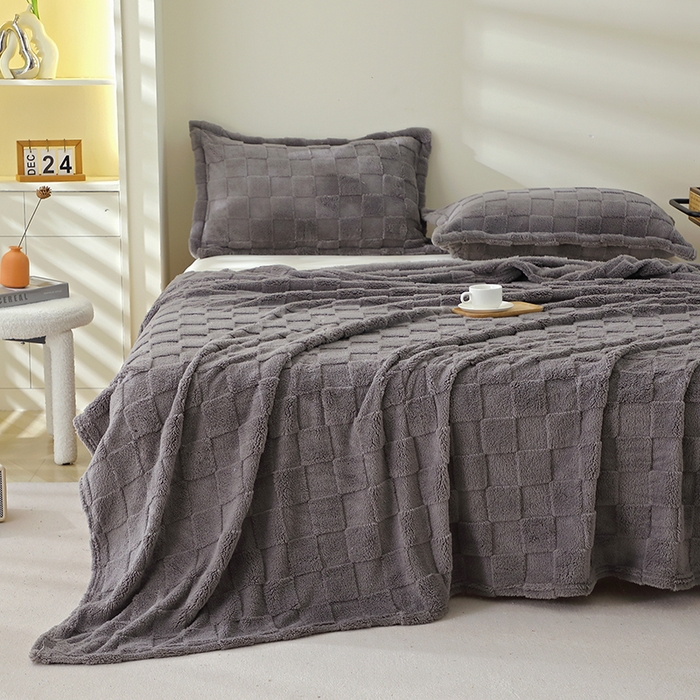 91家纺网 家纺一手货源 找家纺 芸锦豪 2024新款意大利面包格毛毯-卷边款 深灰