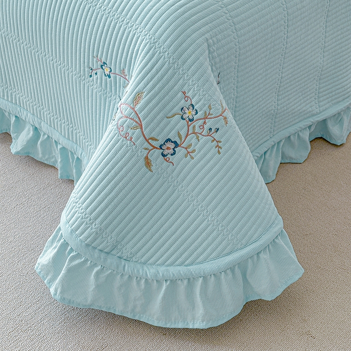 91家纺网 家纺一手货源 找家纺 紫碧螺家纺 2024新款绣花欧式花边床盖（泡泡棉）   浅湖绿