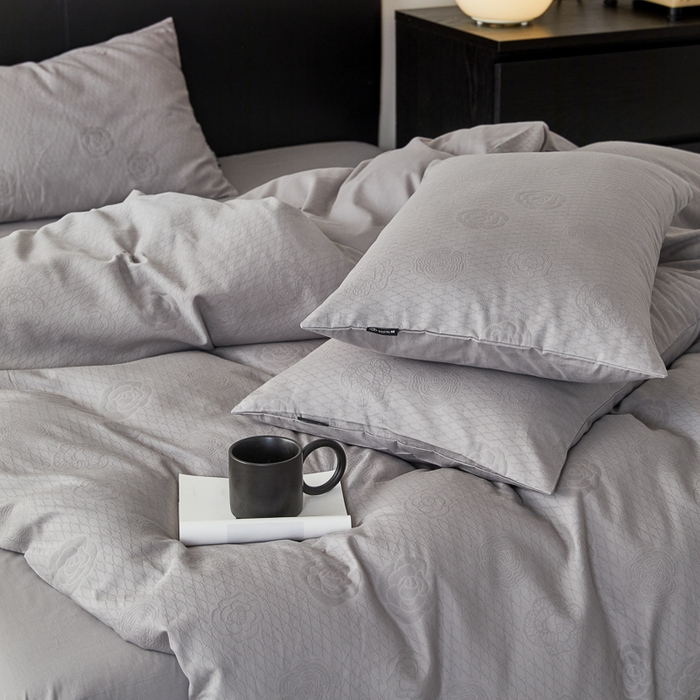 91家纺网 家纺一手货源 找家纺 优彩 2025新款A类全棉提花三层纱四件套 巴洛克初暖灰