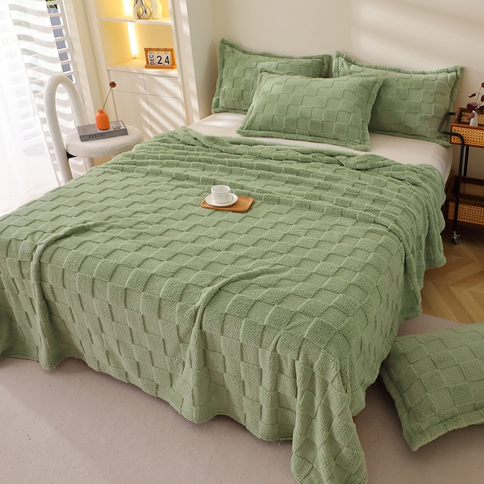 91家纺网 家纺一手货源 找家纺 芸锦豪 2024新款意大利面包格毛毯-卷边款 抹茶绿