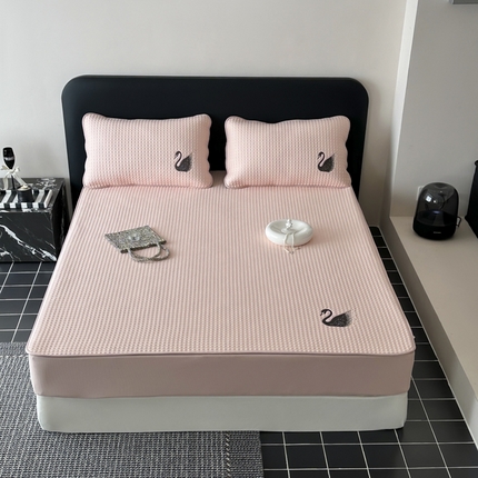 91家纺网 家纺一手货源 找家纺 （总）JUICY 橘滋家纺 2024新款高定版A类高分子凉感凉席绣花系列三件套