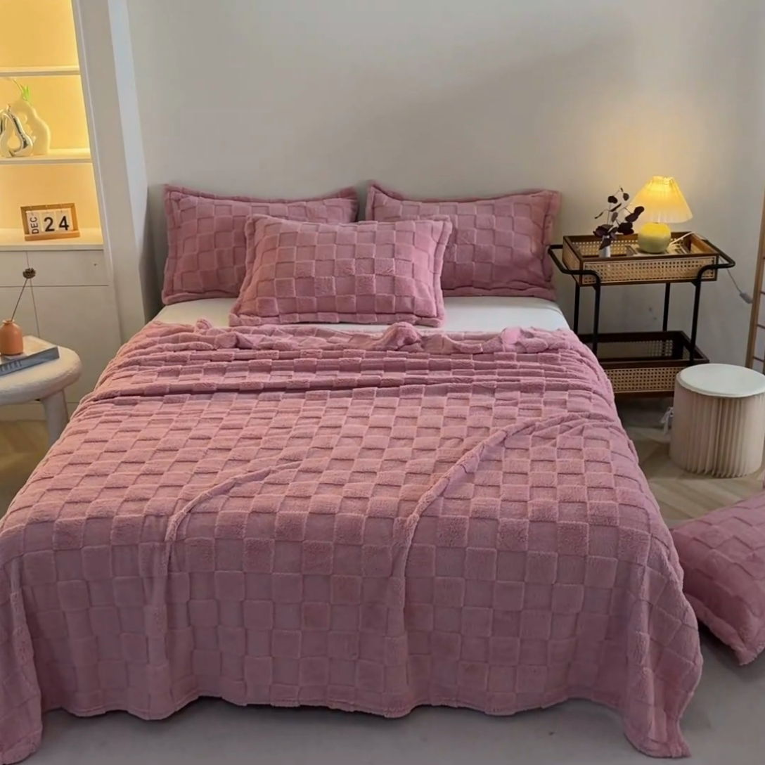 91家纺网 家纺一手货源 找家纺 芸锦豪 2024新款意大利面包格毛毯-卷边款 玫瑰粉