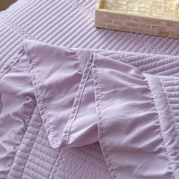 91家纺网 家纺一手货源 找家纺 紫碧螺家纺 2024新款绣花欧式花边床盖（泡泡棉）   粉紫色