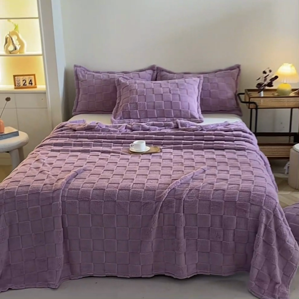 91家纺网 家纺一手货源 找家纺 芸锦豪 2024新款意大利面包格毛毯-卷边款 莫奈紫