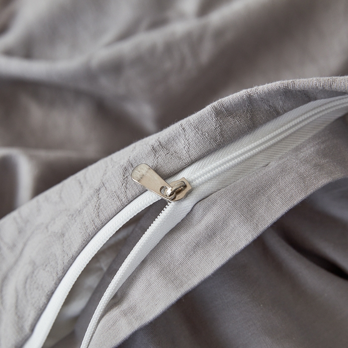 91家纺网 家纺一手货源 找家纺 优彩 2025新款A类全棉提花三层纱四件套 巴洛克初暖灰