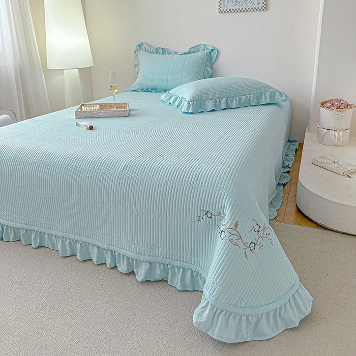 91家纺网 家纺一手货源 找家纺 紫碧螺家纺 2024新款绣花欧式花边床盖（泡泡棉）   浅湖绿