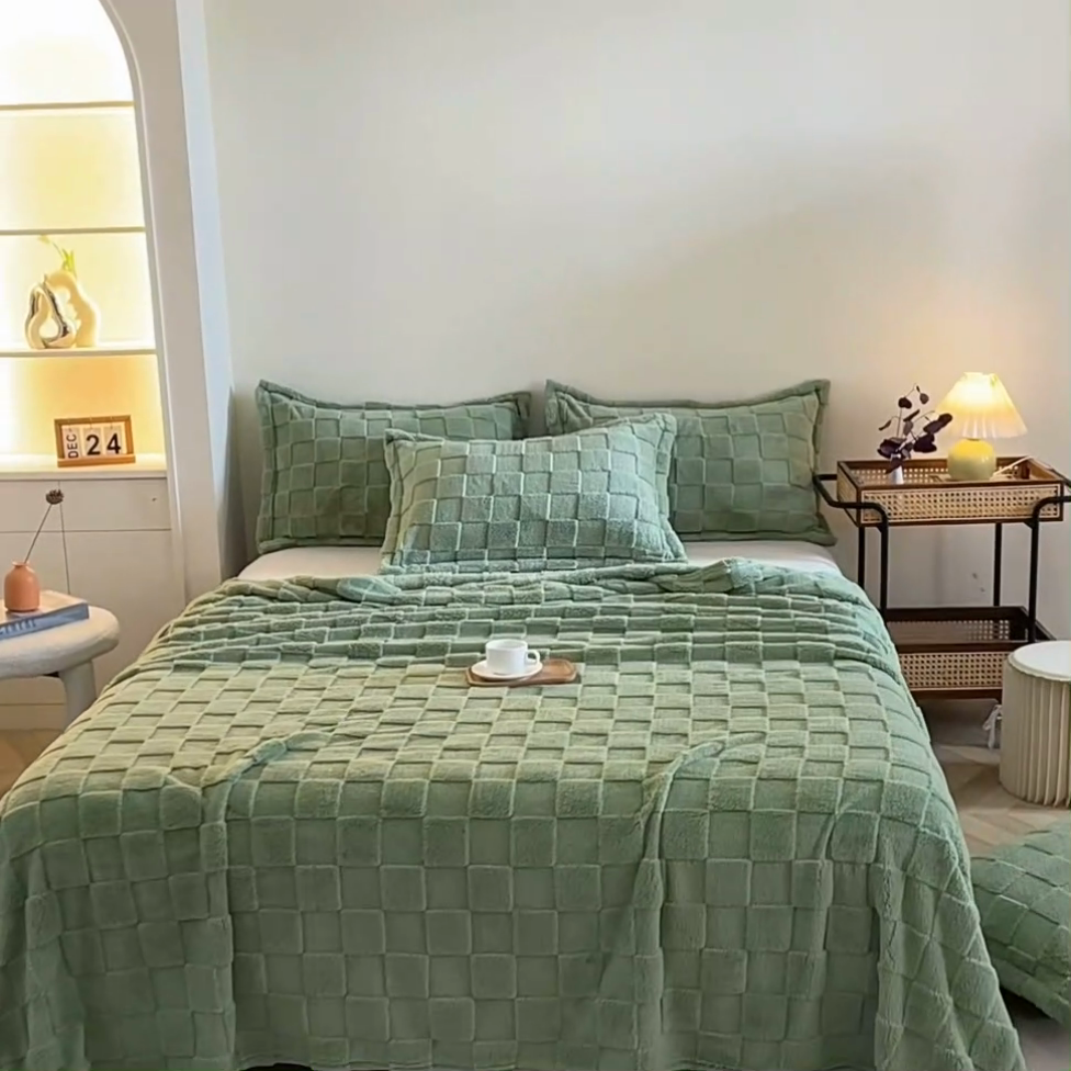 91家纺网 家纺一手货源 找家纺 芸锦豪 2024新款意大利面包格毛毯-卷边款 抹茶绿