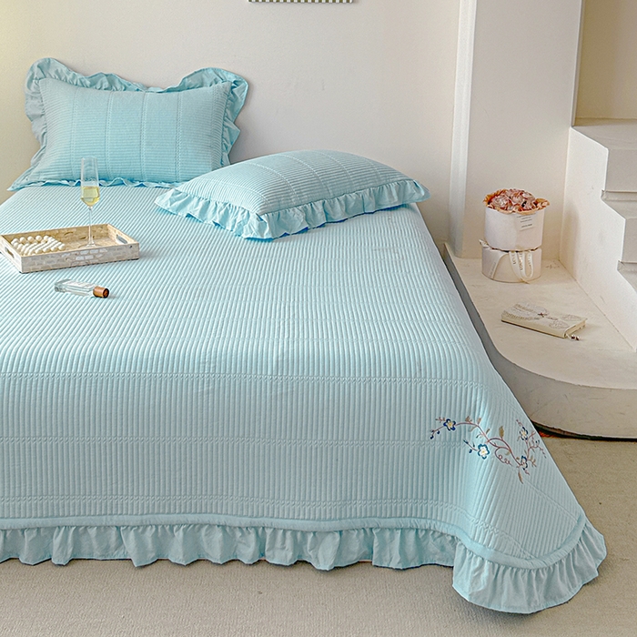 91家纺网 家纺一手货源 找家纺 紫碧螺家纺 2024新款绣花欧式花边床盖（泡泡棉）   浅湖绿