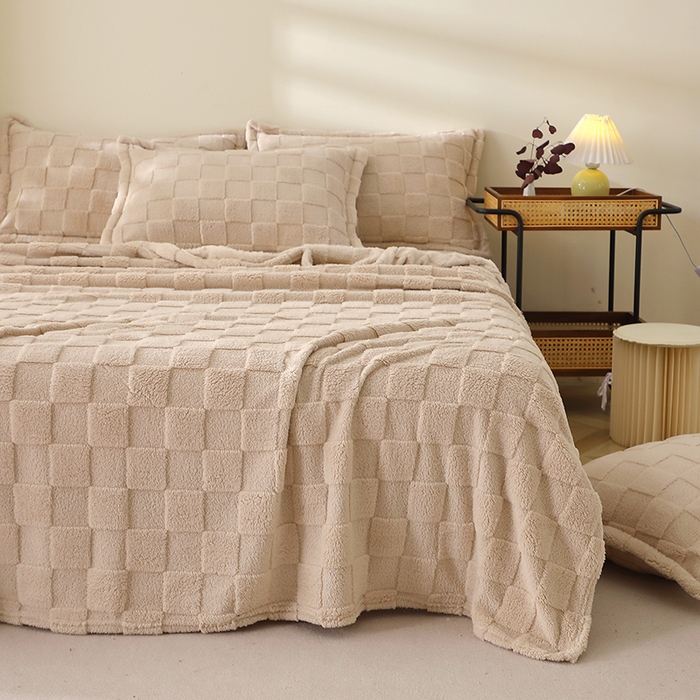 91家纺网 家纺一手货源 找家纺 芸锦豪 2024新款意大利面包格毛毯-卷边款 浅卡其