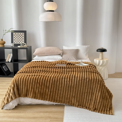 羋多 2024新款跨境仿兔毛绒多功能毛毯高克重魔法绒4公分宽抽条毛毯 光泽咖