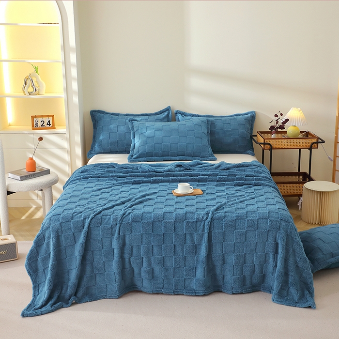 91家纺网 家纺一手货源 找家纺 芸锦豪 2024新款意大利面包格毛毯-卷边款 孔雀蓝